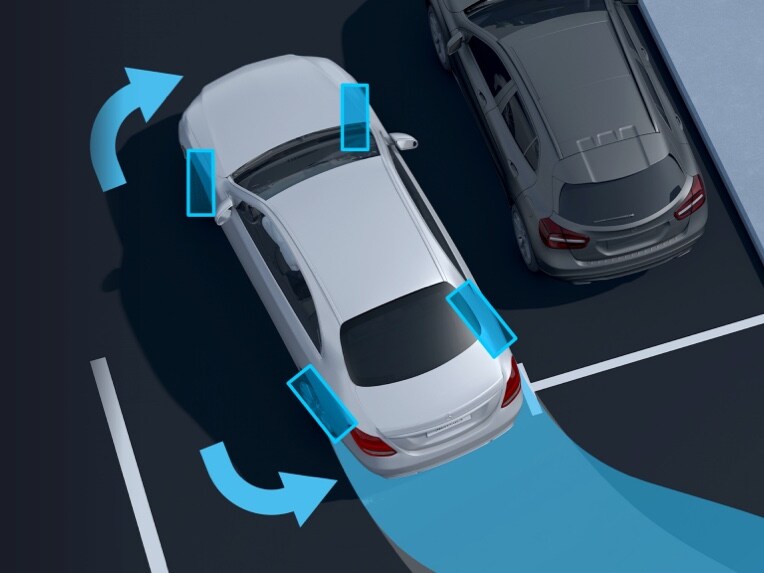 Mercedes-Benz 顯示器上的具有大轉向角度的後軸轉向系統。