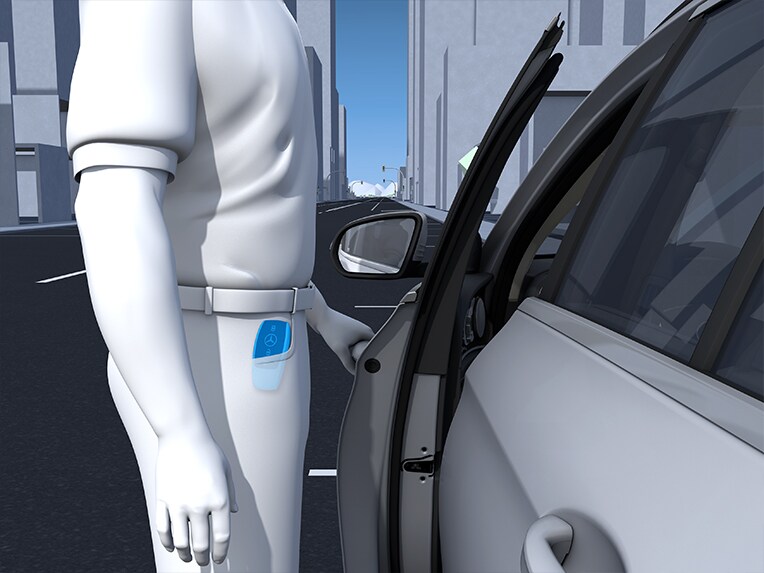 全新 Mercedes-Benz B-Class 中的 KEYLESS-GO 免鑰匙車門解鎖。