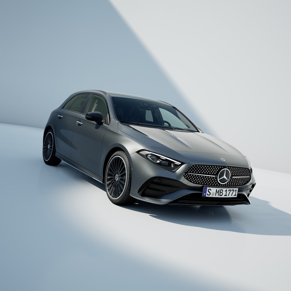 Mercedes-Benz A-Class 車頭偏側視圖。