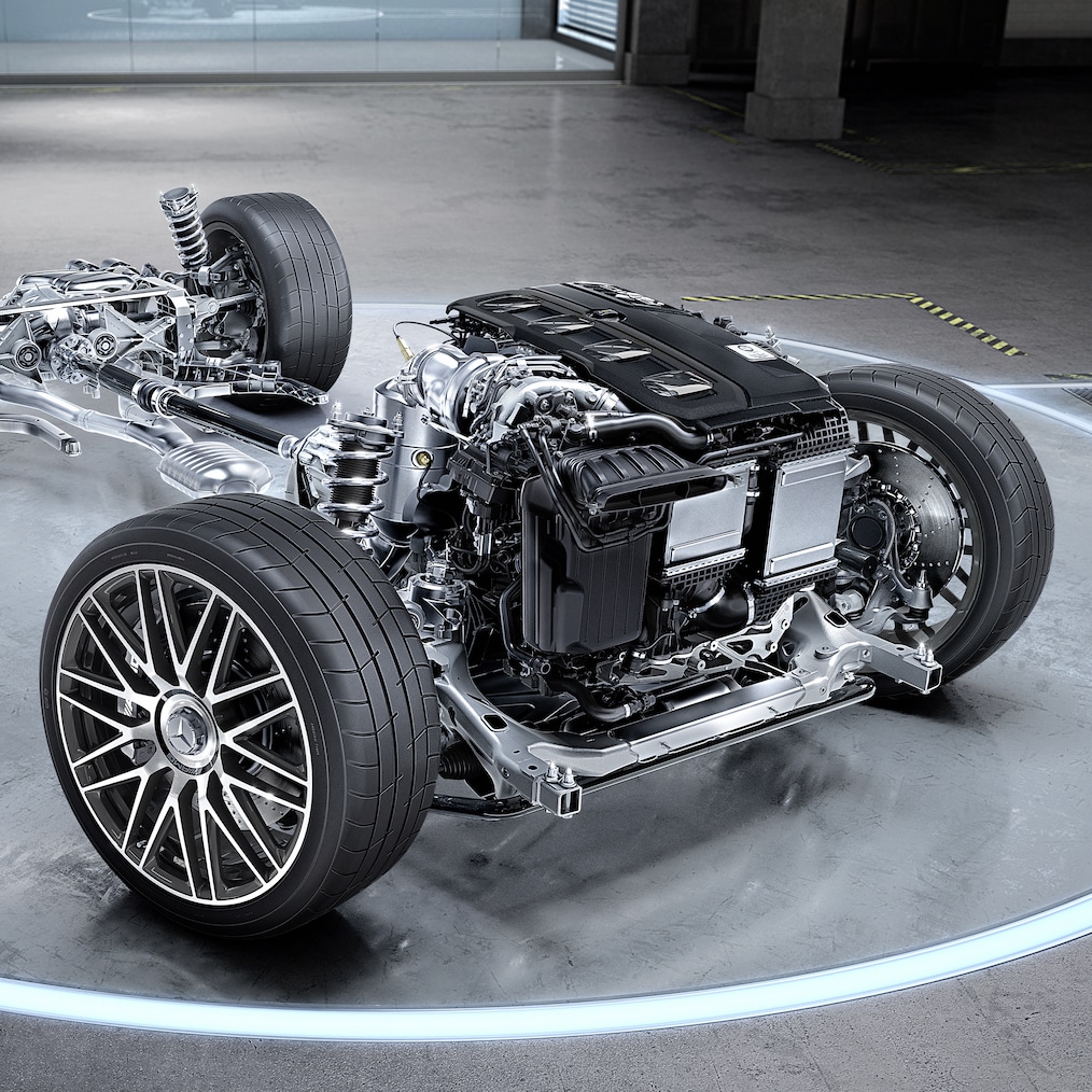 梅賽德斯-AMG GT 43 Coupé 的駕駛鏡頭。