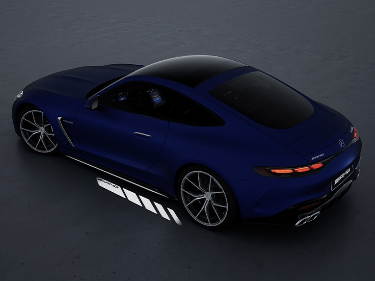 全新 Mercedes-AMG GT 63 S E PERFORMANCE 的 AMG 商標投射燈。