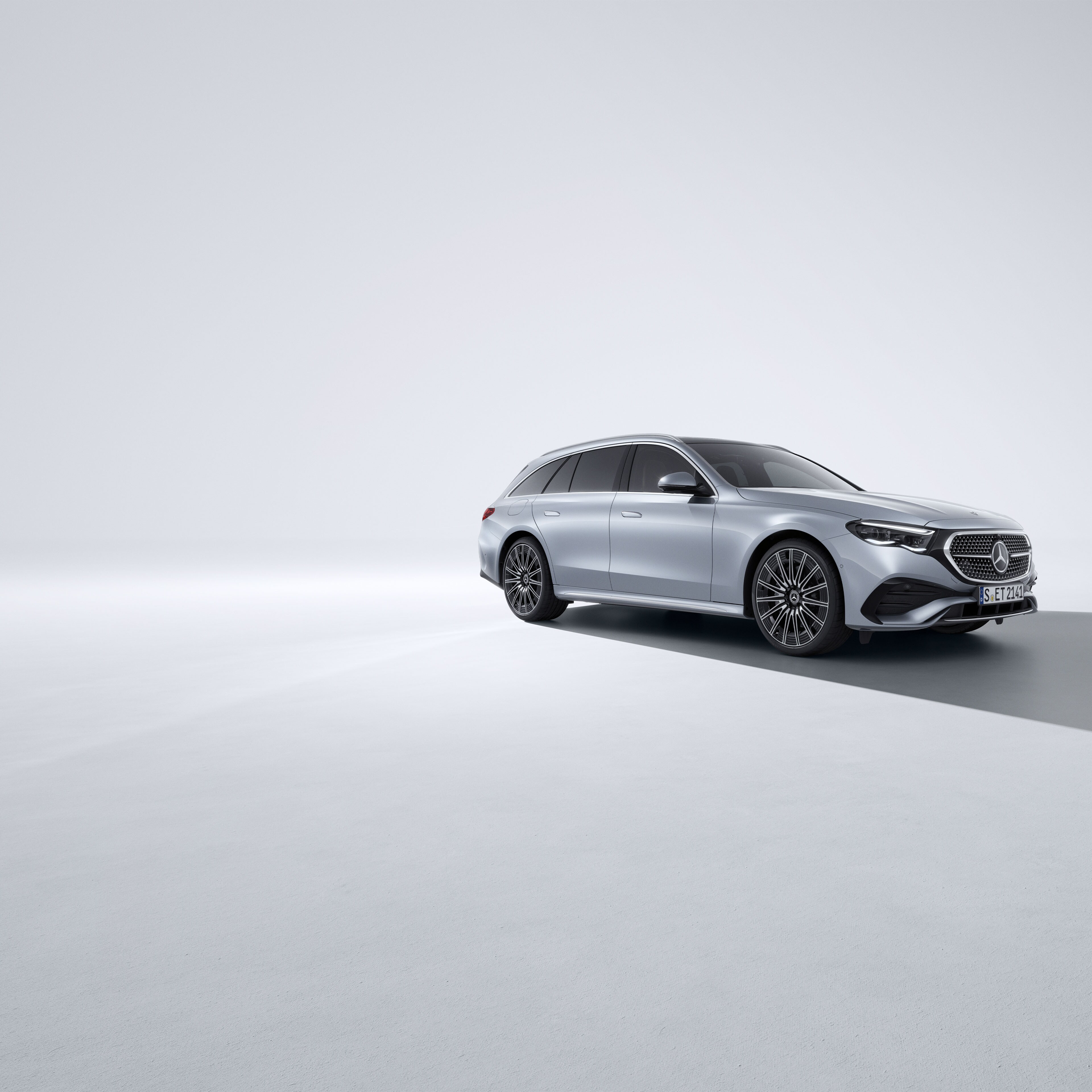 全新 Mercedes-Benz E-Class 客貨兩用車。