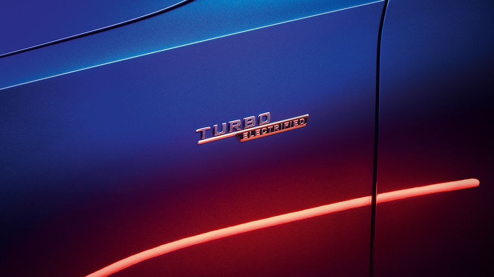 AMG 車身造型和車側 “TURBO ELECTRIFIED” 徽飾等專屬配備。
