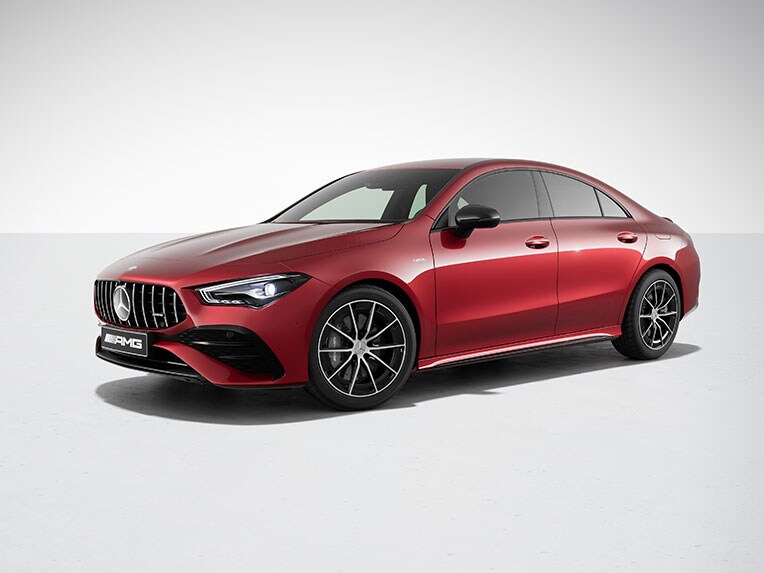 Mercedes-AMG CLA 35 4MATIC 附 AMG 夜色套件。