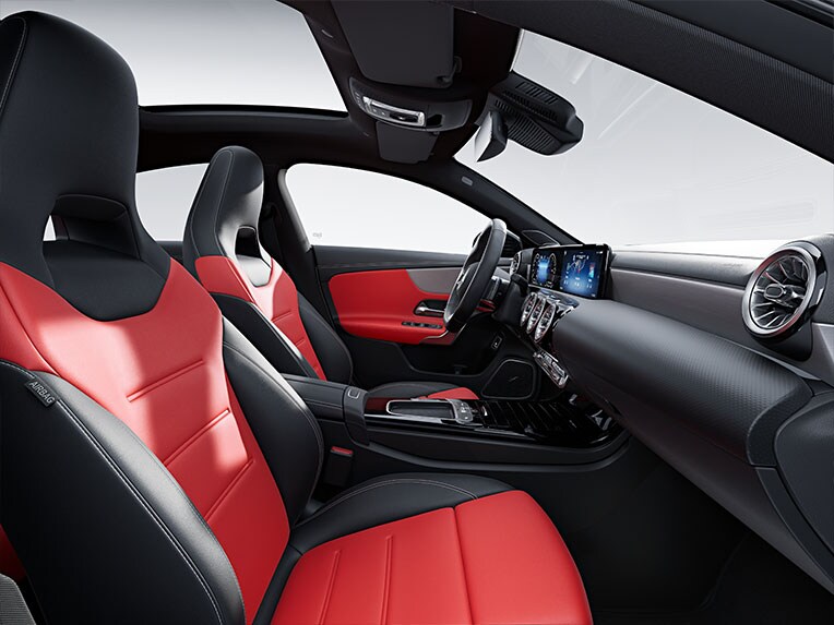 Mercedes-AMG CLA 轎跑車的 AMG 皮革套件。