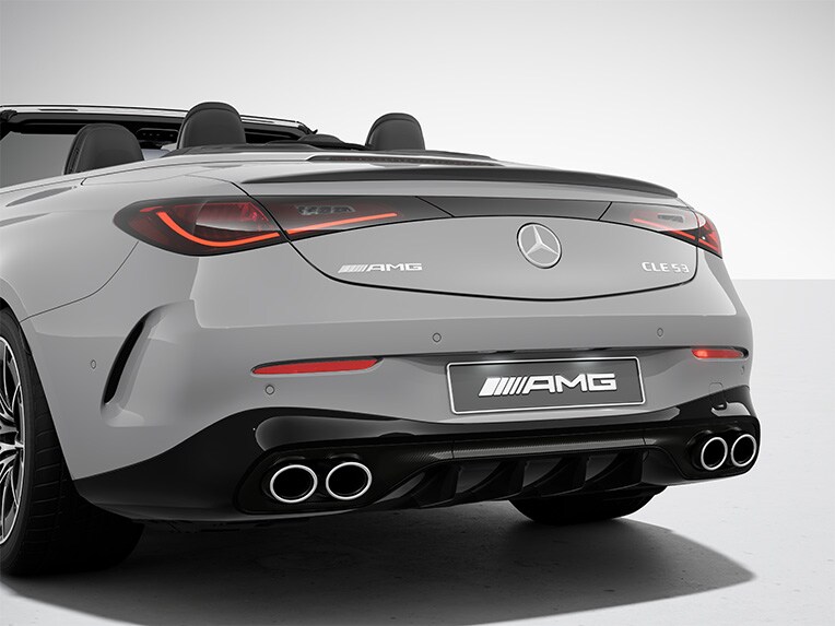 配備 AMG 碳纖維外觀套件 I 的 Mercedes-AMG CLE 敞篷車。