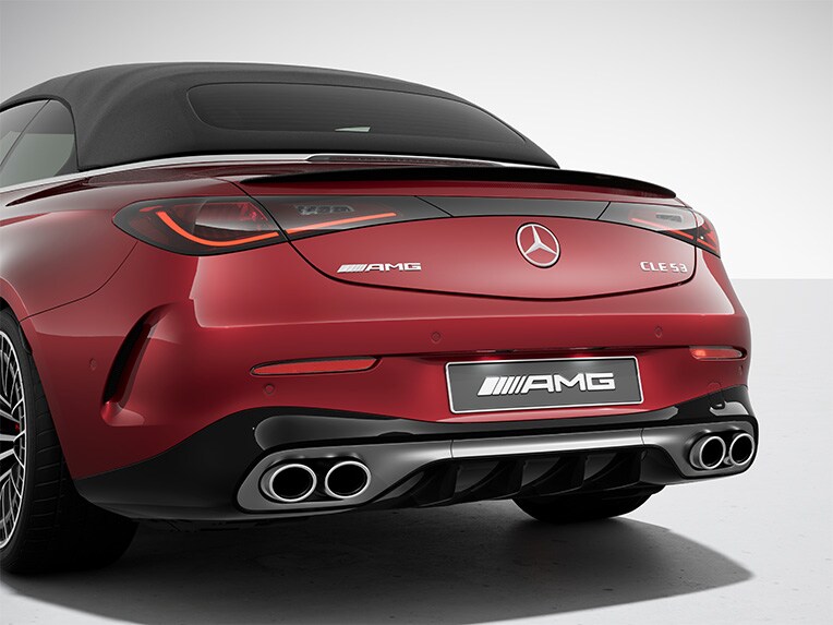 配備 AMG 碳纖維外觀套件 II 的 Mercedes-AMG CLE 敞篷車。