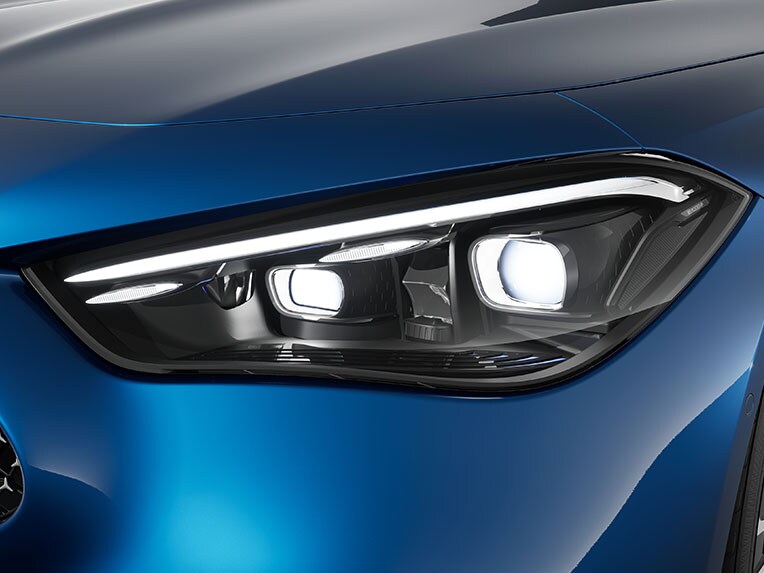 Mercedes-Benz CLE敞篷車的數位頭燈。