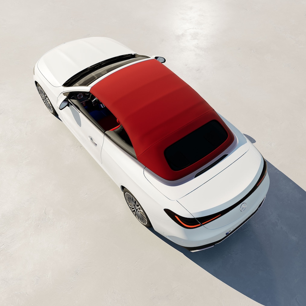 Mercedes-Benz CLE 敞篷車的折疊式隔音軟頂。