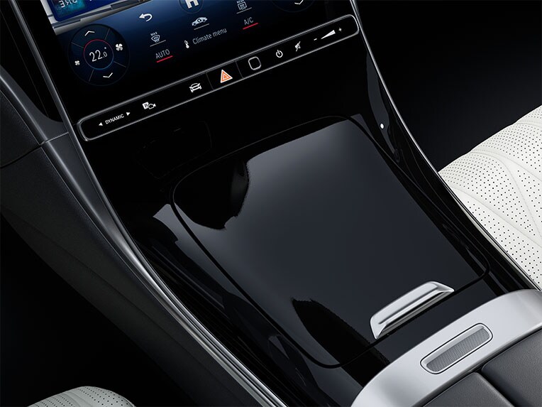 Mercedes-Benz CLE 轎跑車內的 DYNAMIC SELECT 控制鍵圖解。