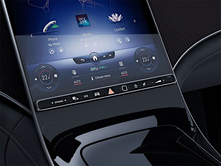 EQE 豪華轎車內的 DYNAMIC SELECT 控制鍵。