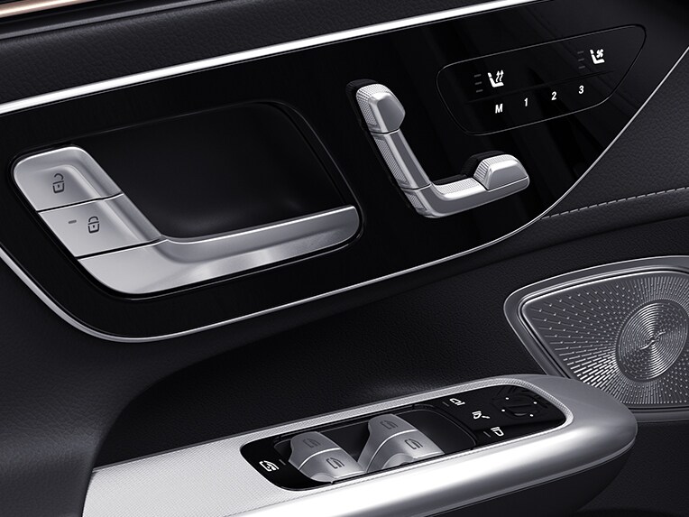 Mercedes-EQ EQE 豪華轎車內的記憶套件示意圖。