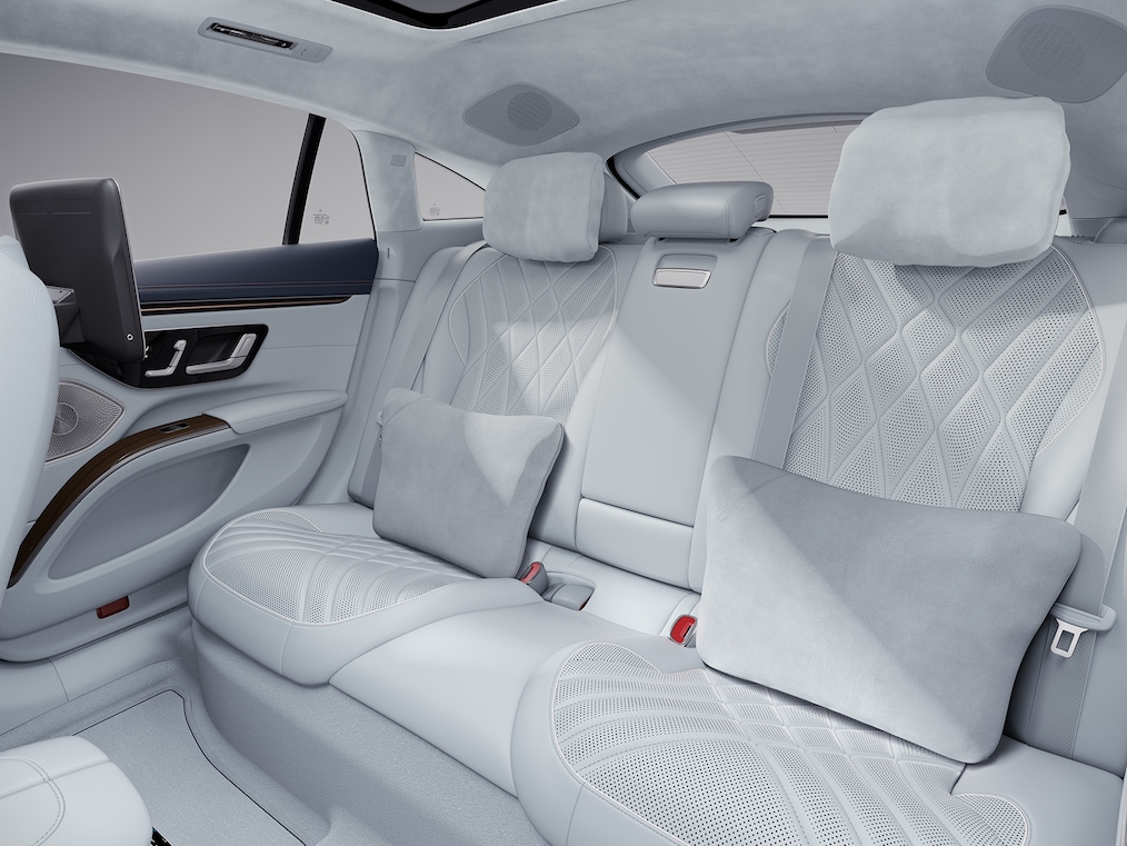 Mercedes-Benz EQS 轎車的後座區。