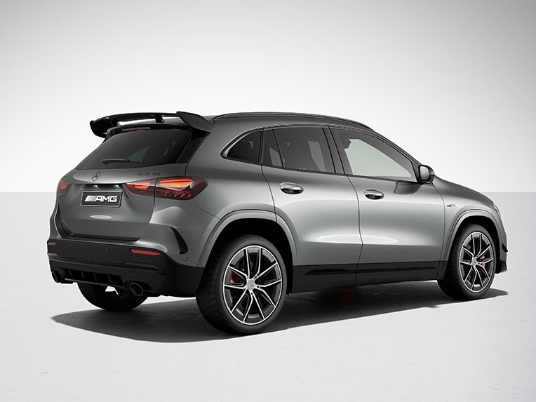 全新 Mercedes-AMG GLA 的 AMG 空氣動力套件。