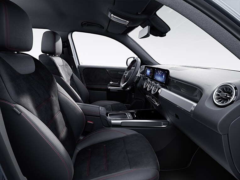 全新 Mercedes-Benz GLB 內裝配置 AMG Line 套件。