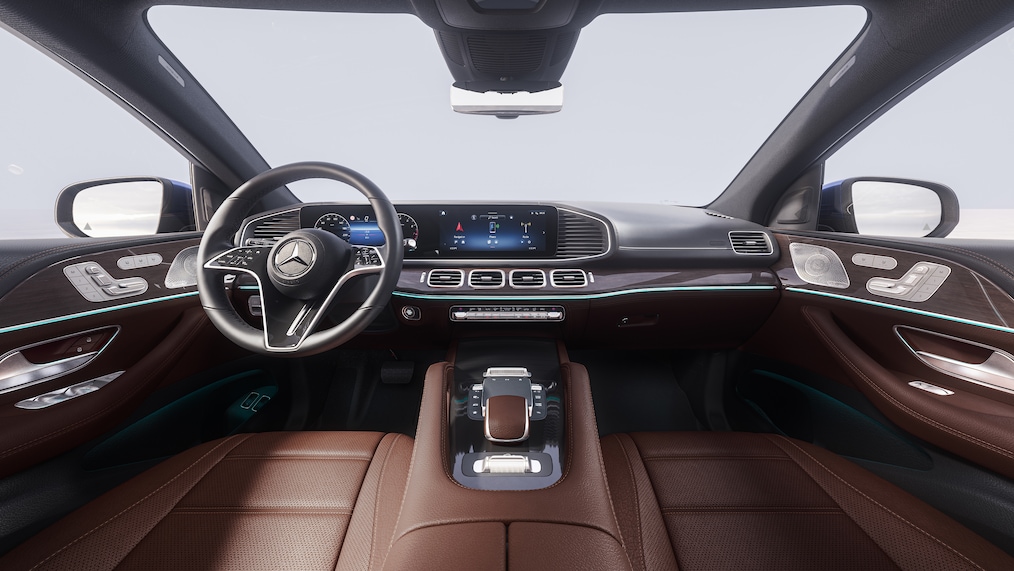 Mercedes-Benz GLE 轎跑車的內裝。