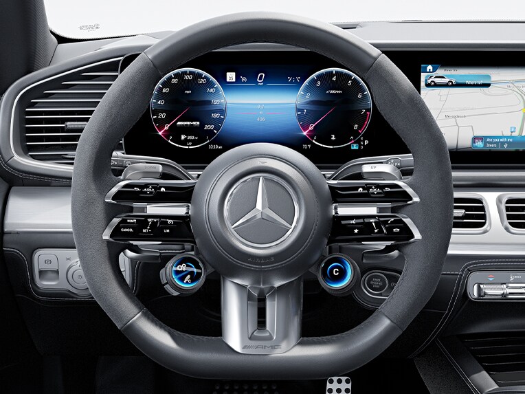 全新 Mercedes-AMG GLE 內採 Nappa 真皮 / MICROCUT 微纖維材質的 AMG 高性能方向盤。