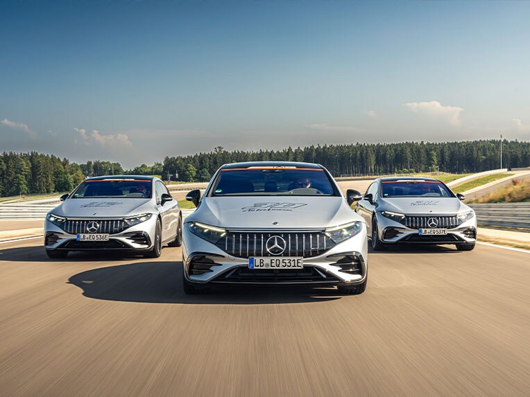 Mercedes-AMG 車輛的車頭視圖。