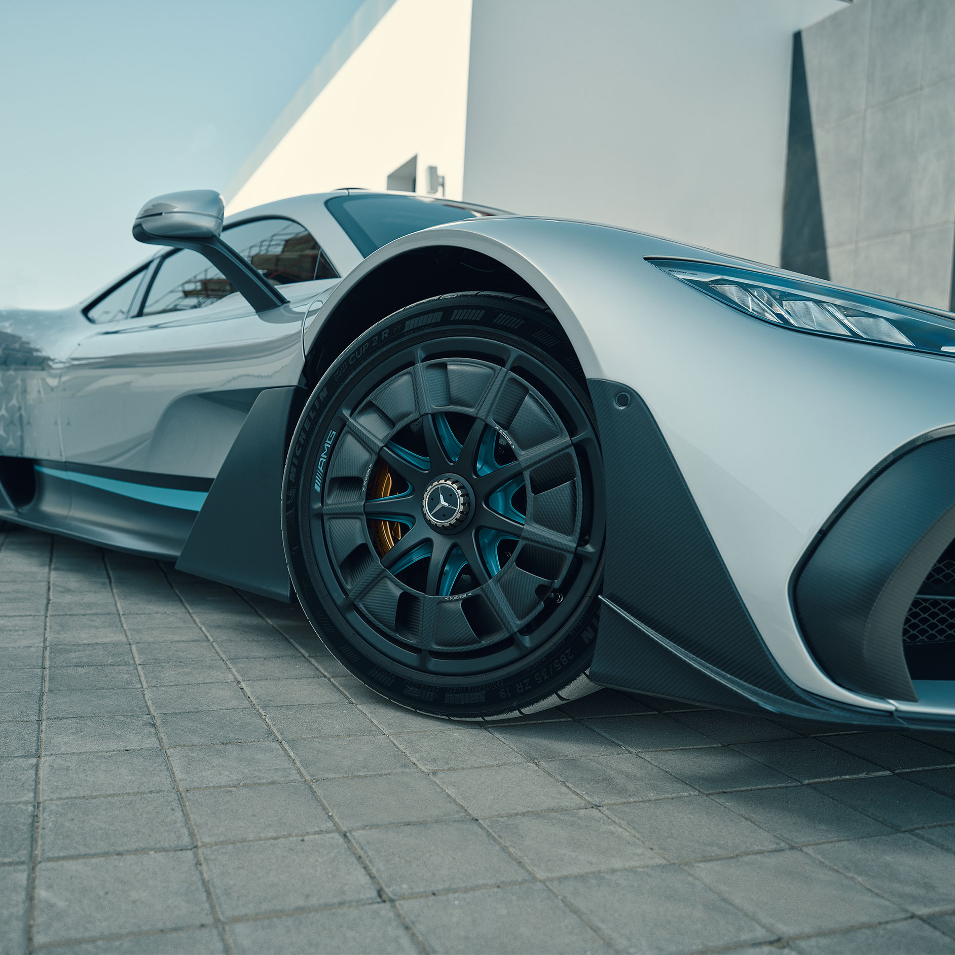超級性能 | ONE | Mercedes-AMG Mercedes-AMG ONE 輪圈的細節圖。