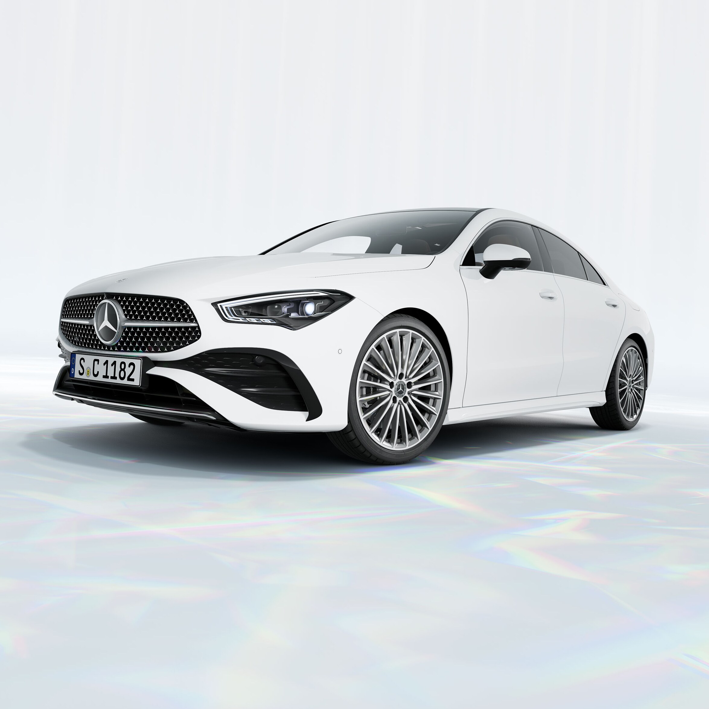 Mercedes-Benz CLA 轎跑車。
