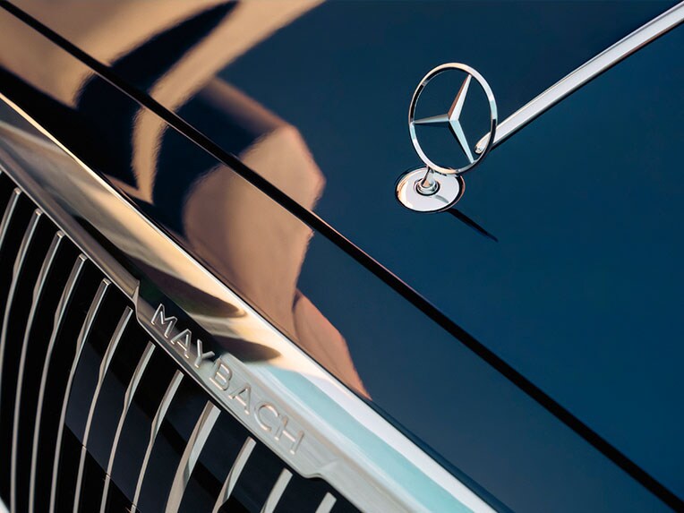 Mercedes-Maybach 高亮鍍鉻水箱格柵。
