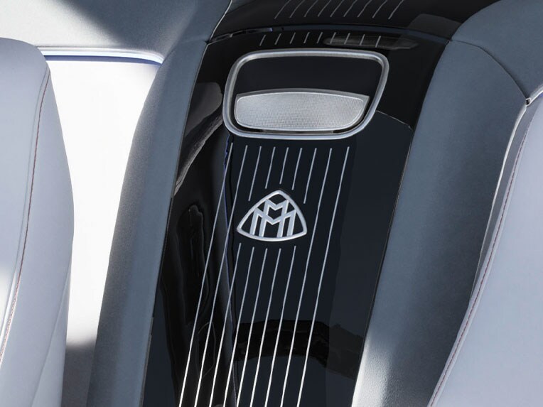 Mercedes-Maybach 車內的木質飾板。