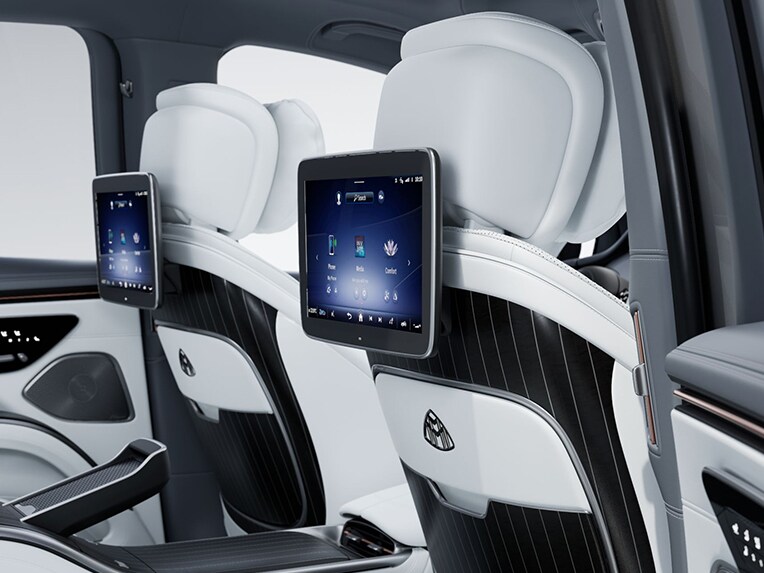 Mercedes-Maybach EQS 運動休旅車的豪華車內空間的 MANUFAKTUR 椅背護板。
