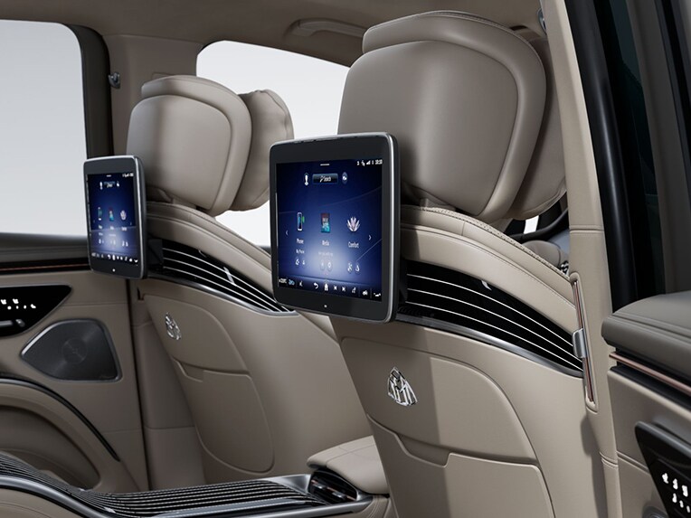 Mercedes-Maybach EQS 運動休旅車車內空間的專屬飾板套件。