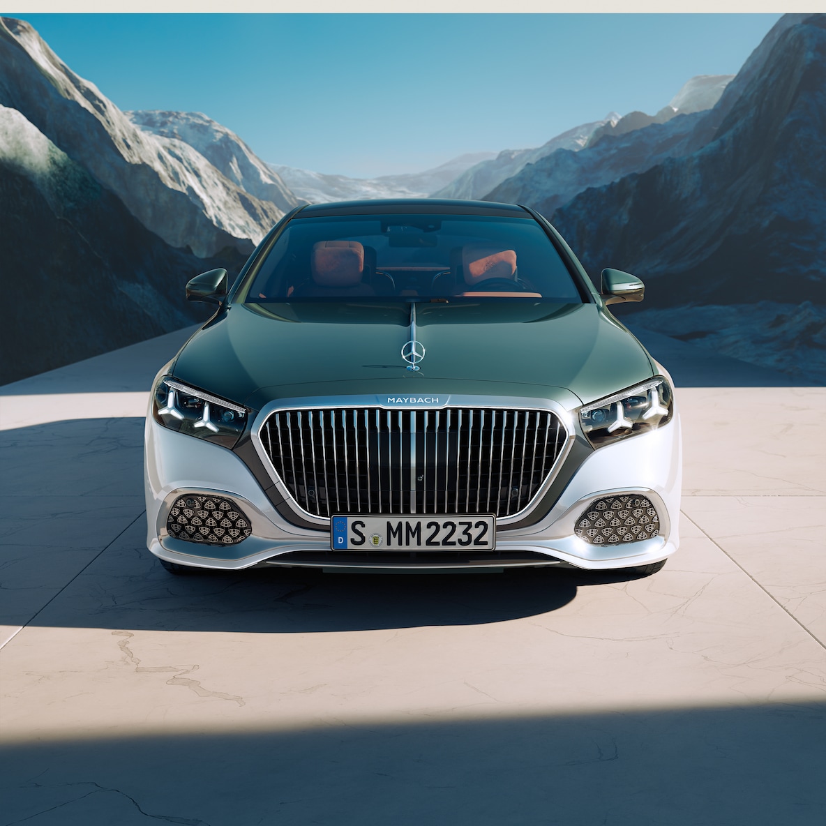 直瀑式鍍鉻水箱護罩、發光飾條與專屬 Maybach 字樣
