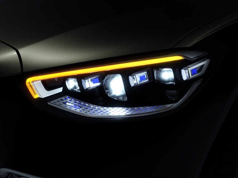 Mercedes-Maybach S-Class 的 DIGITAL LIGHT 頭燈。