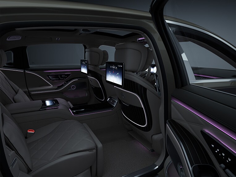 搭配 MANUFAKTUR 頂級內裝套件的 Mercedes-Maybach S-Class 內裝。