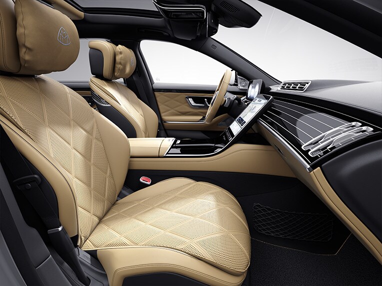 Mercedes-Maybach S-Class 駕駛艙內的 MANUFAKTUR 內裝套件。