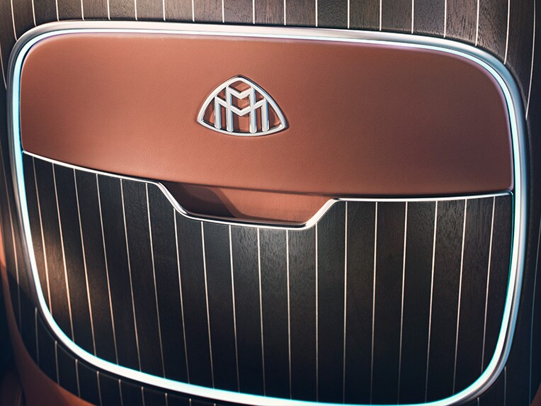 Mercedes-Maybach S-Class 的 MANUFAKTUR 椅背護板。