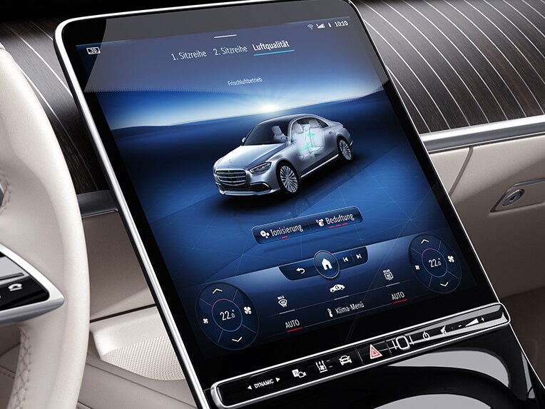 Mercedes-Benz S-Class 轎車的 OLED 中央顯示器上的 AIR-BALANCE 套件。