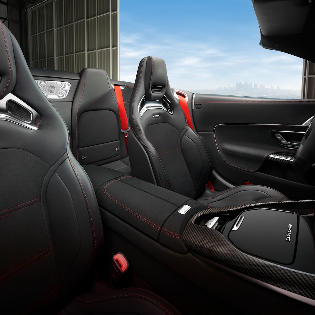 Mercedes-AMG SL 敞篷跑車內裝。