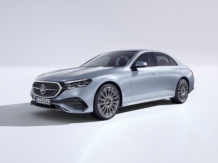 全新 Mercedes-Benz E-Class 轎車側視圖。