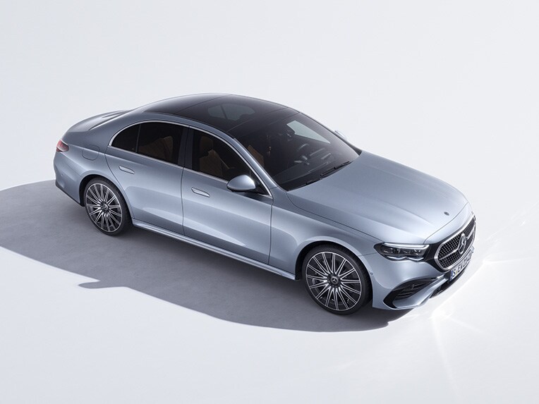 全新 Mercedes-Benz E-Class 轎車駕駛艙。