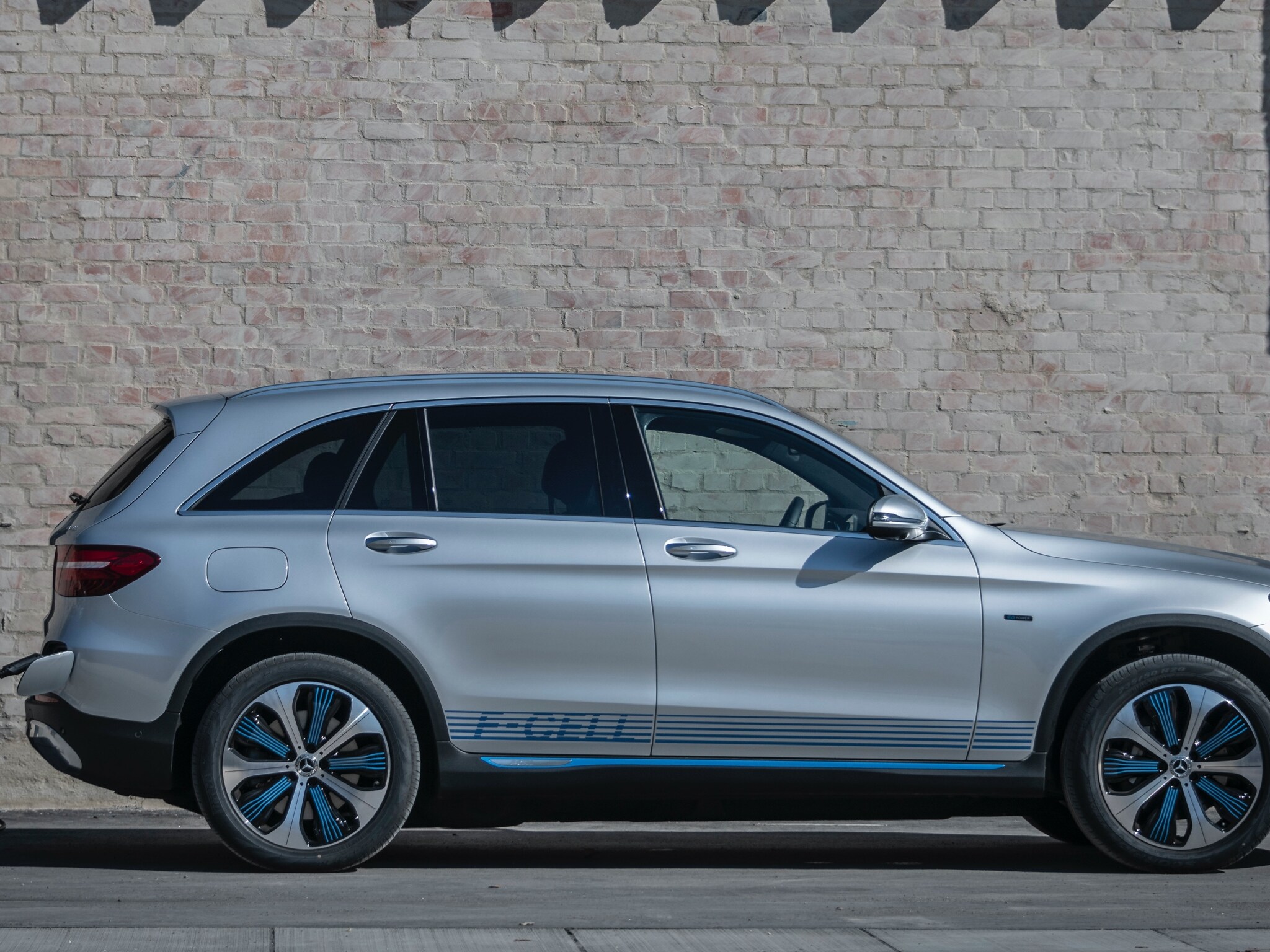 靜止的 GLC F-Cell 側視圖