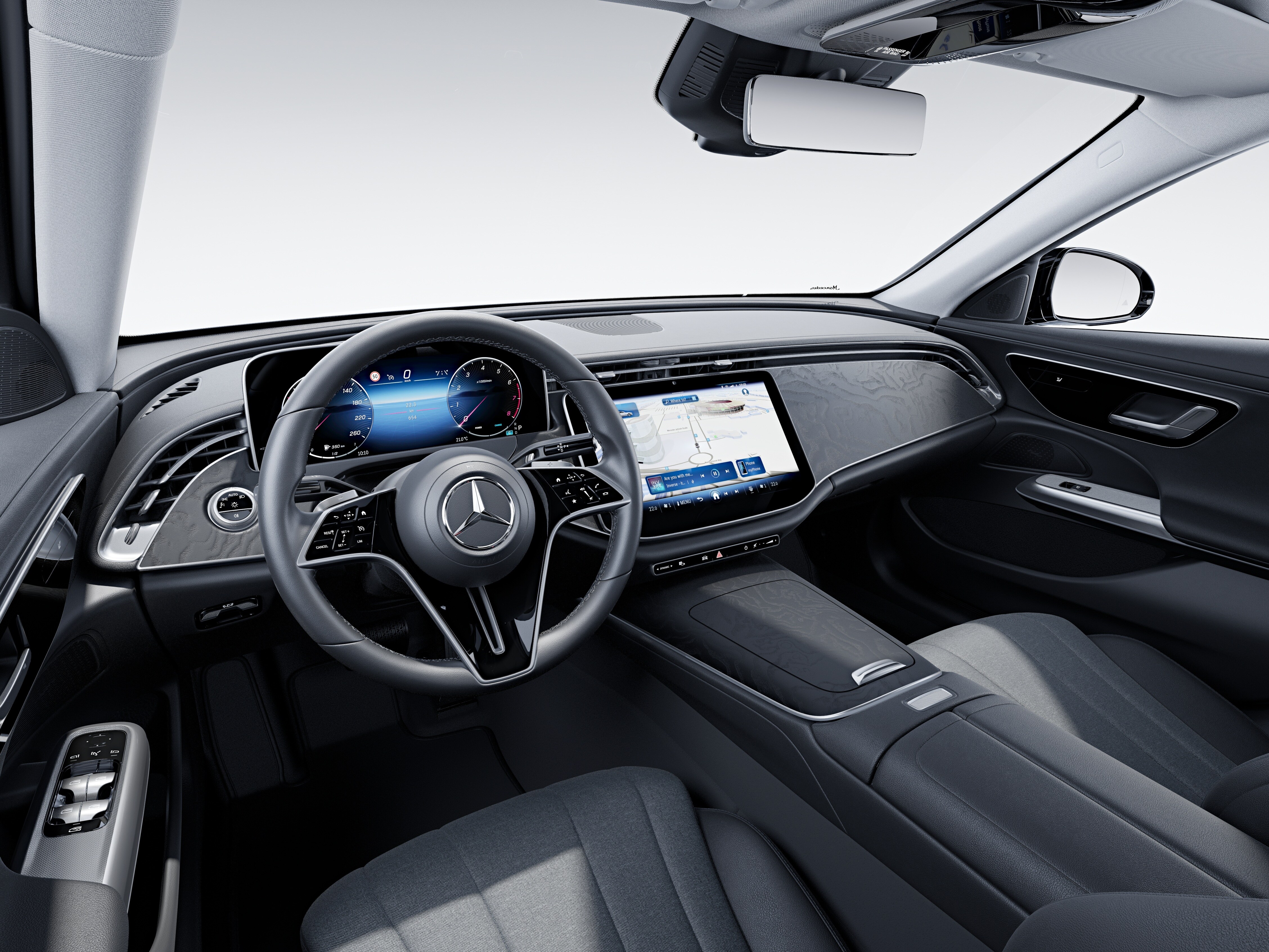 搭配 EXCLUSIVE 配備系列的 Mercedes-Benz E-Class 轎車轎車內裝。