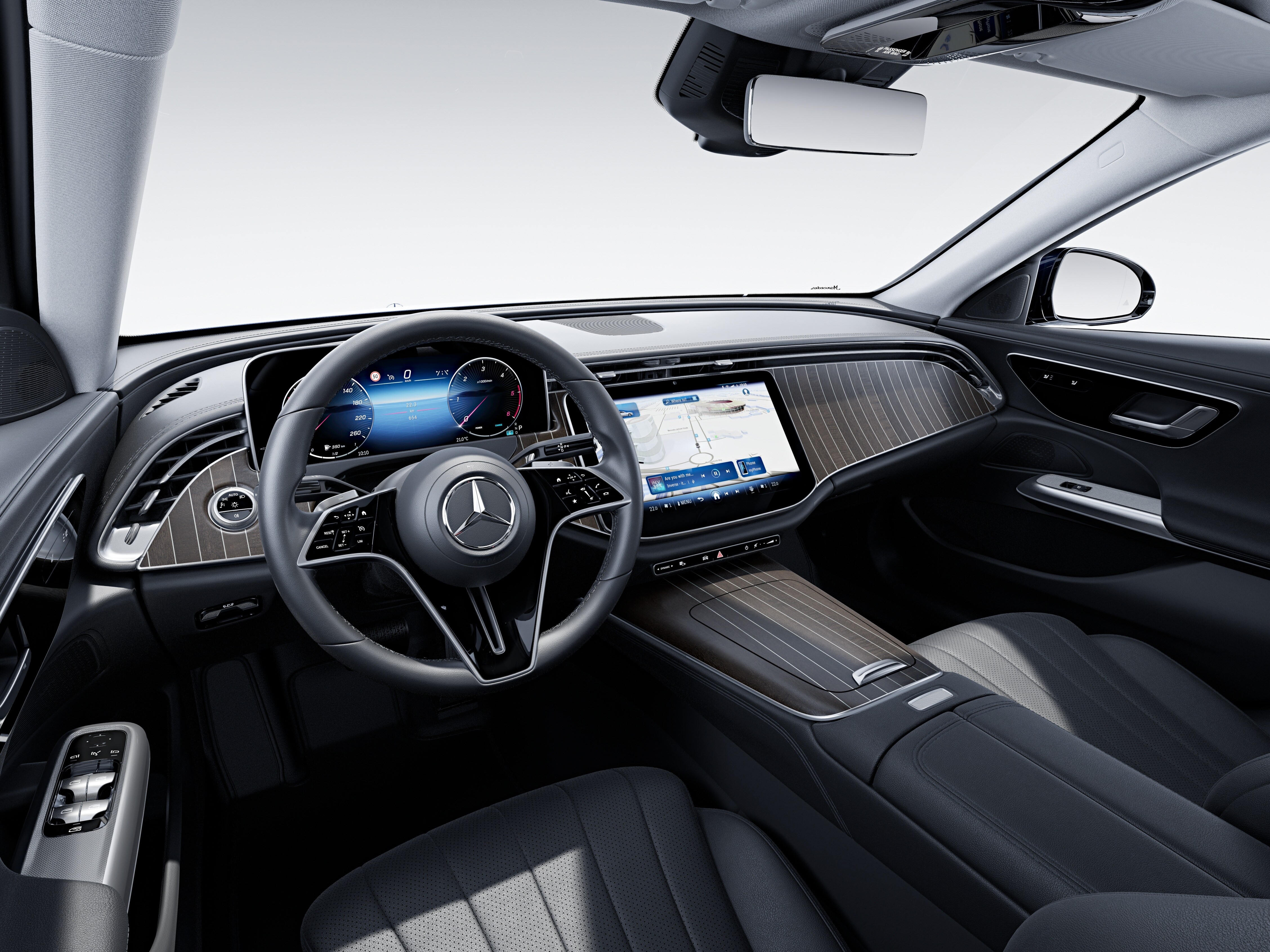 搭配 EXCLUSIVE 配備系列的 Mercedes-Benz E-Class 轎車轎車內裝。