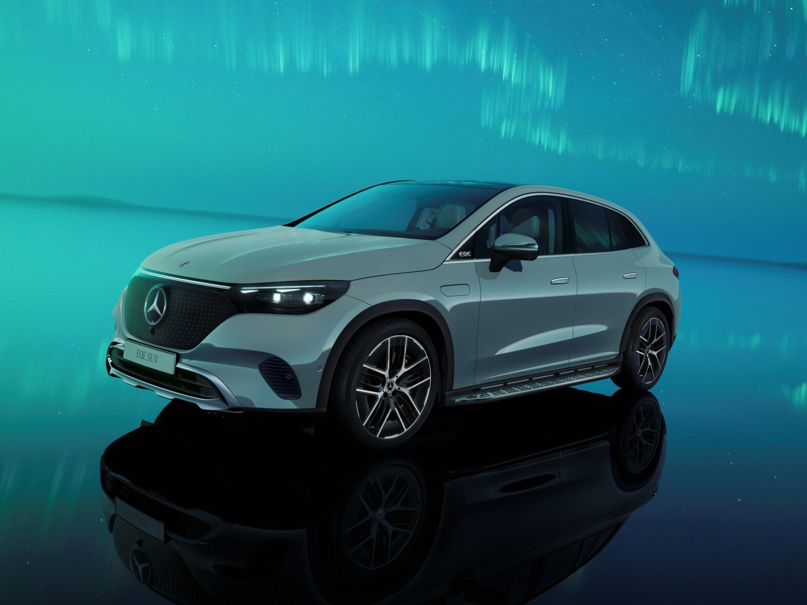 圖為 Mercedes-EQ EQE。