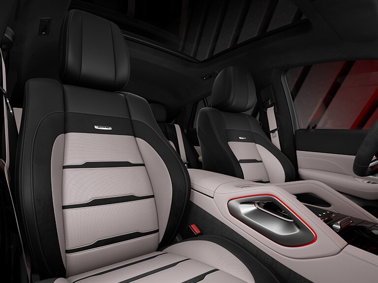 全新 Mercedes-AMG GLE 轎跑車的 AMG 風格專屬 Nappa 真皮座椅包覆。