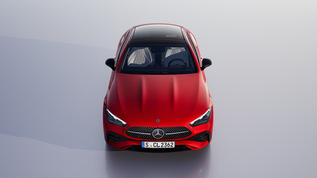 全新 CLE 轎跑車的車頭視圖。