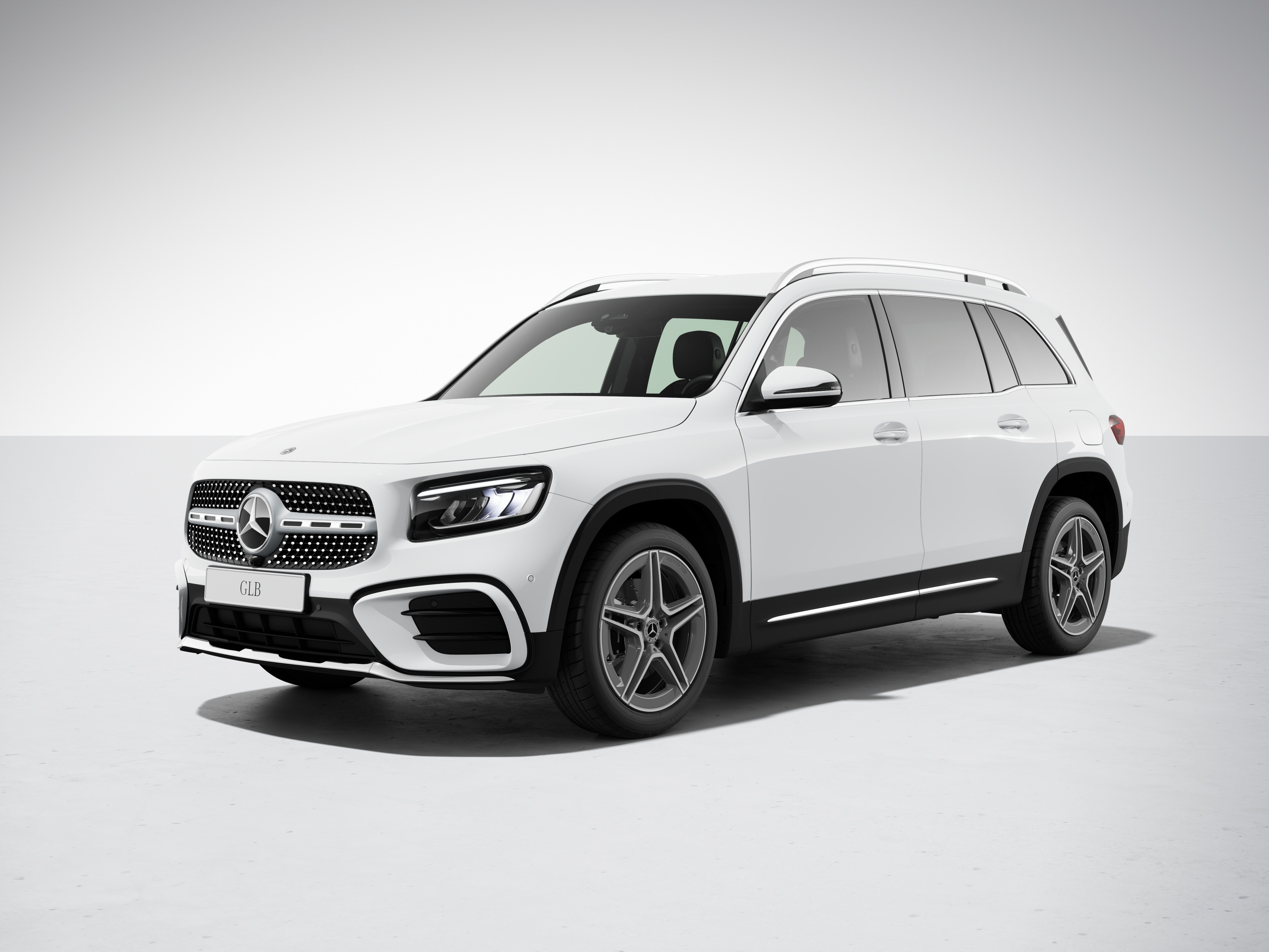 新款 Mercedes-Benz GLB 的外觀配置 AMG 系列。
