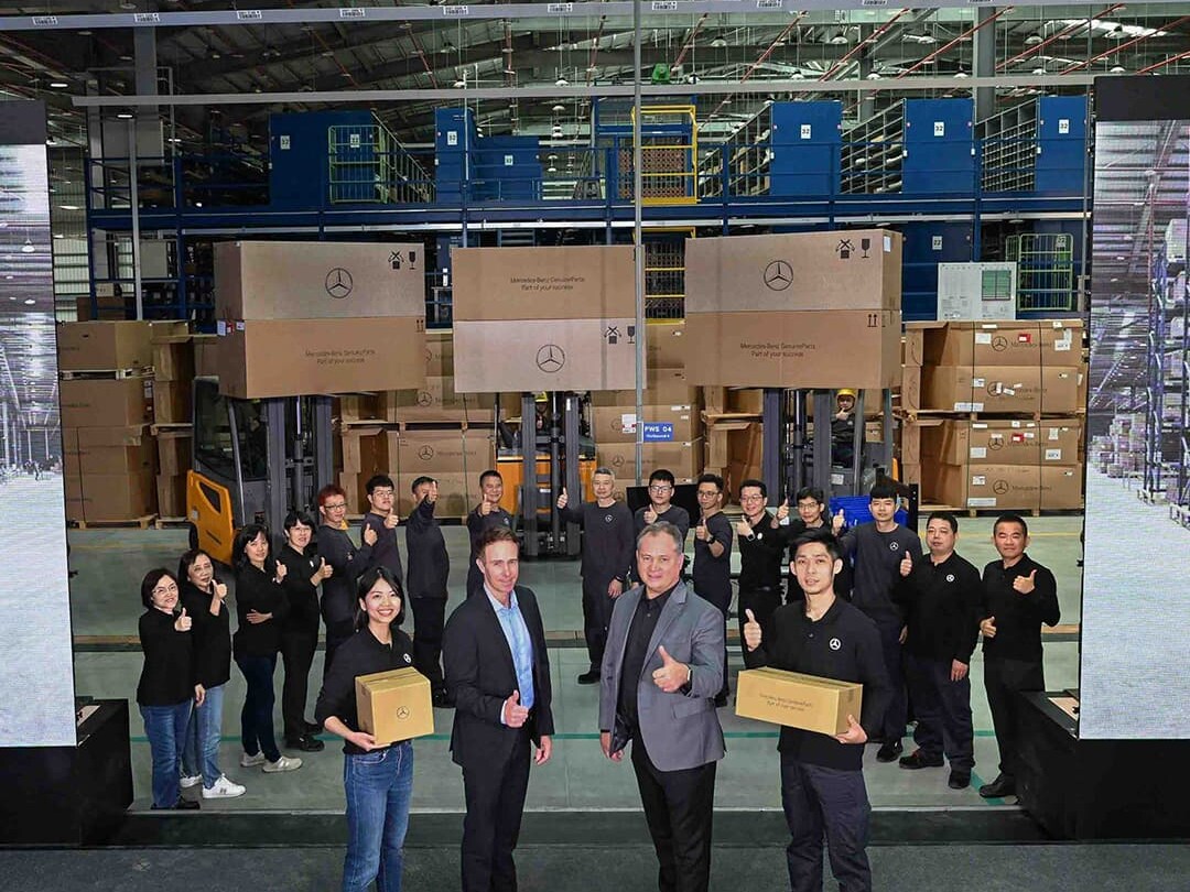 台灣賓士總裁 畢立思（Oliver Britz）及新任台灣賓士客戶服務副總裁 趙傅康（Wolfgang Saum）共同主持全新 Mercedes-Benz 零件物流中心啟用儀式