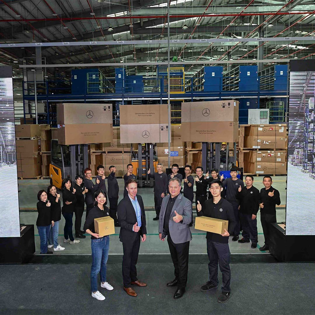 台灣賓士總裁 畢立思(Oliver Britz)及新任台灣賓士客戶服務副總裁 趙傅康(Wolfgang Saum)共同主持全新 Mercedes-Benz 零件物流中心啟用儀式 台灣賓士總裁 畢立思(Oliver Britz)及新任台灣賓士客戶服務副總裁 趙傅康(Wolfgang Saum)共同主持全新 Mercedes-Benz 零件物流中心啟用儀式