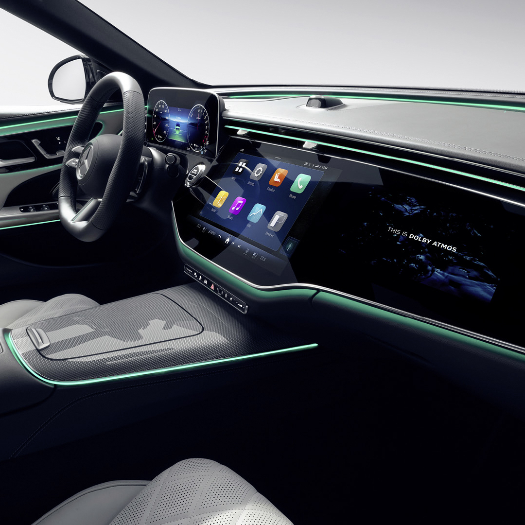 圖一、Mercedes-Benz 持續引領豪華車壇向數位化邁進,推出資訊娛樂和導航系統線上更新 圖一、Mercedes-Benz 持續引領豪華車壇向數位化邁進,推出資訊娛樂和導航系統線上更新