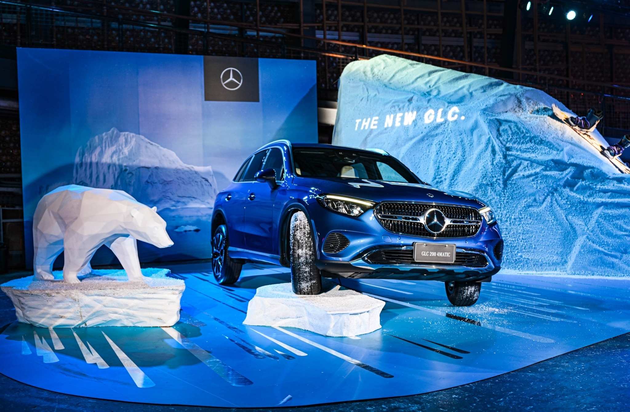 全新 GLC 導入越野駕駛模式、地表偵視功能與越野顯示介面等功能,同步強化抓地力與循跡表現 全新 GLC 導入越野駕駛模式、地表偵視功能與越野顯示介面等功能,同步強化抓地力與循跡表現