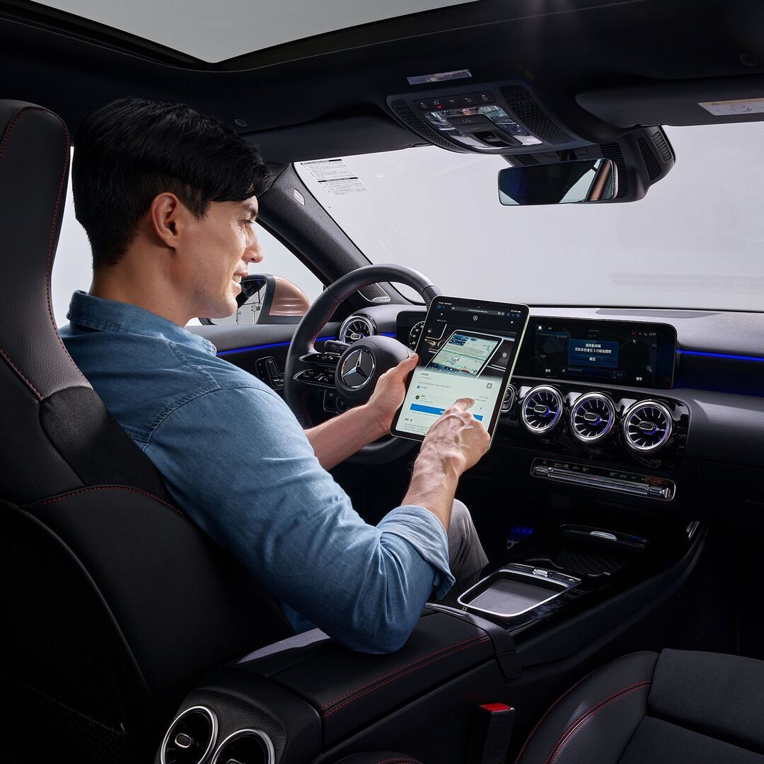 圖七、2023 年 Mercedes-Benz 數位增訂服務,在台灣訂閱超過 2,000 件 圖七、2023 年 Mercedes-Benz 數位增訂服務,在台灣訂閱超過 2,000 件