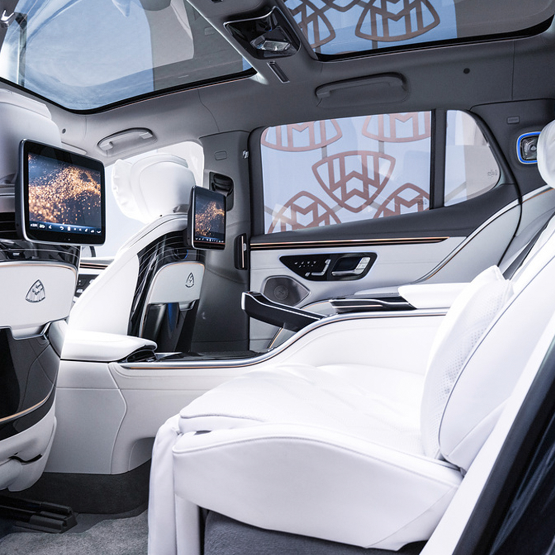 圖四_因電動車平台,後座中央扶手可懸浮且與前座相連,視覺上更加洗練,並提供更多膝部空間 圖四_因電動車平台,後座中央扶手可懸浮且與前座相連,視覺上更加洗練,並提供更多膝部空間